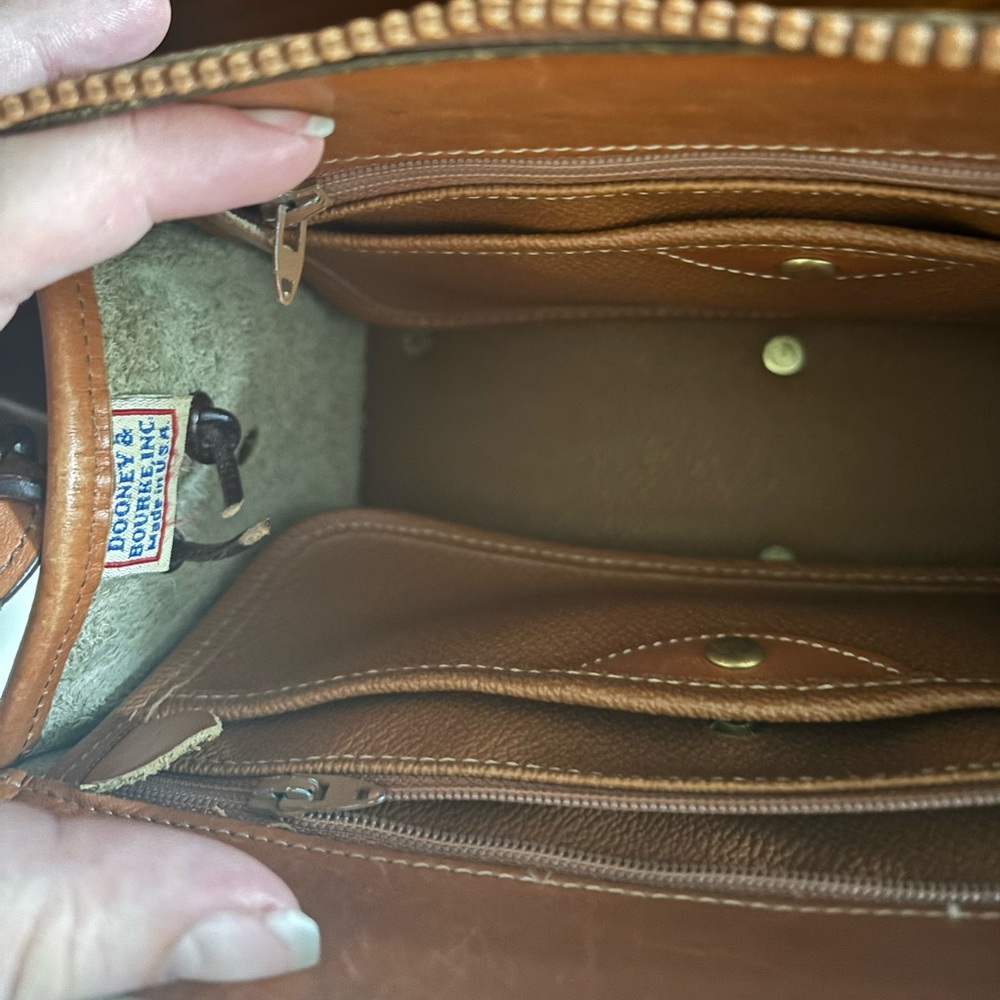 Vintage Dooney & Bourke Green and Tan Handbag - Picture 6 of 7